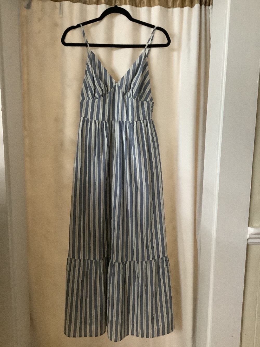 Universal Threads size small blue stripe dress